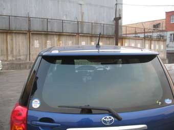 2004 Toyota Raum Pictures