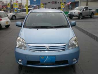 2004 Toyota Raum Pictures