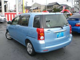 2004 Toyota Raum Photos