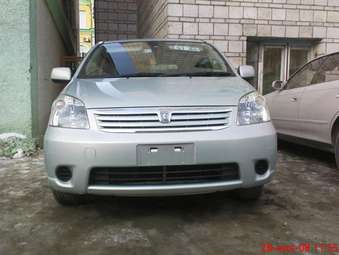 2004 Toyota Raum Photos