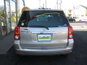 2004 Toyota Raum Pictures