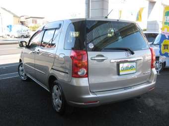 2004 Toyota Raum Pictures