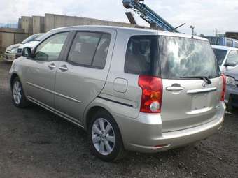 2004 Toyota Raum Photos