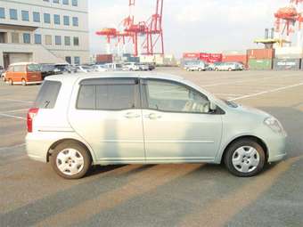 2004 Toyota Raum Wallpapers
