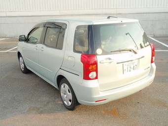 2004 Toyota Raum Pictures