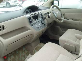 2004 Toyota Raum Pictures