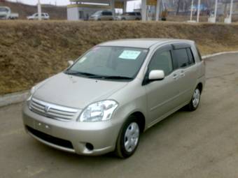 2004 Toyota Raum Pics