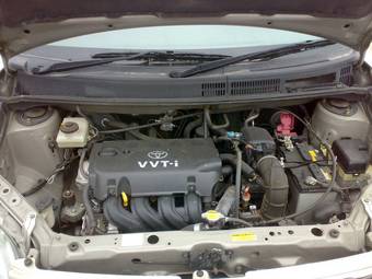 2004 Toyota Raum Pictures