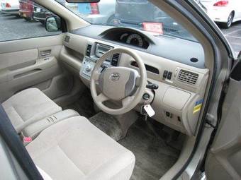 2004 Toyota Raum Photos