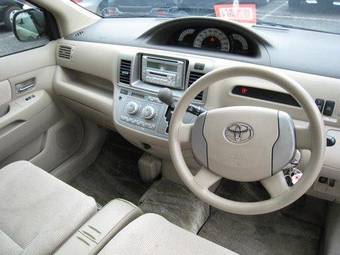 2004 Toyota Raum Photos