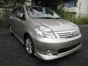 2004 Toyota Raum Pictures