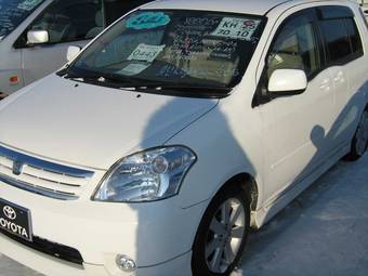 2004 Toyota Raum Pictures