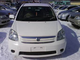 2004 Toyota Raum Photos