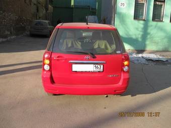 2004 Toyota Raum Pictures