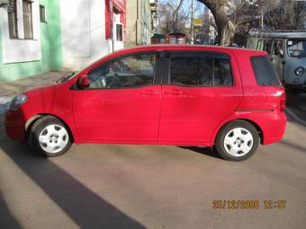 2004 Toyota Raum Pictures