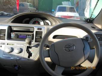 2004 Toyota Raum Photos