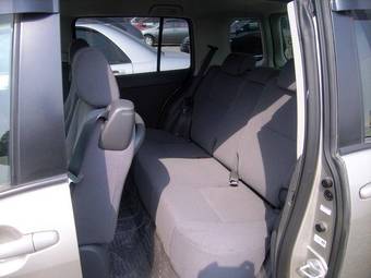 2004 Toyota Raum Pictures