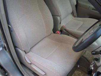 2004 Toyota Raum Pictures