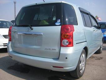 2004 Toyota Raum Pictures