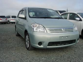 2004 Toyota Raum Pictures