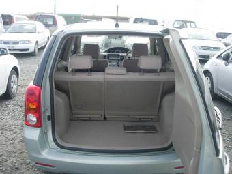 2004 Toyota Raum Pictures