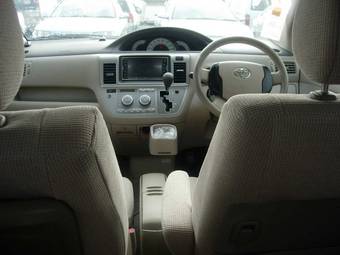 2004 Toyota Raum Photos