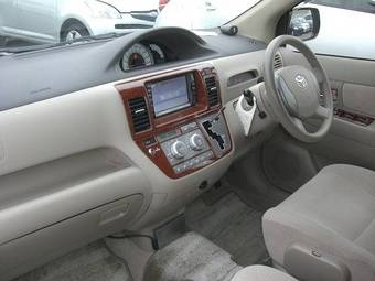 2004 Toyota Raum Pictures