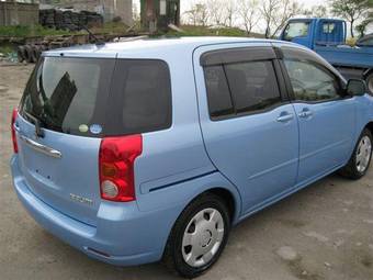 2004 Toyota Raum Pictures