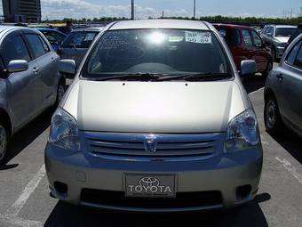 2004 Toyota Raum Photos