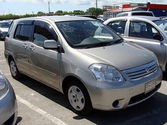 2004 Toyota Raum Pictures