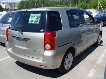 2004 Toyota Raum Photos