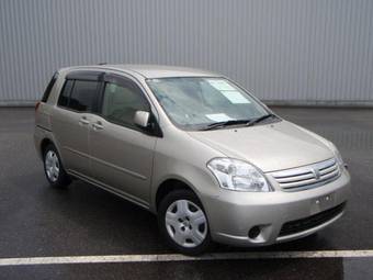 2004 Toyota Raum Photos