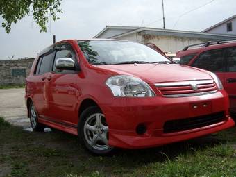 2004 Toyota Raum Pics