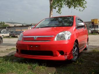 2004 Toyota Raum Pictures