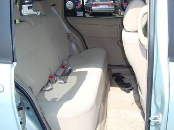 2004 Toyota Raum Pictures