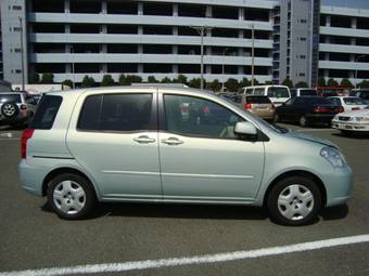 2004 Toyota Raum Pictures