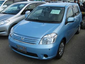 2004 Toyota Raum Pictures