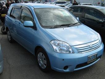 2004 Toyota Raum Photos