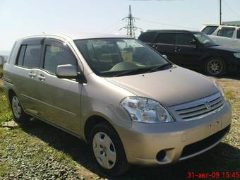 2004 Toyota Raum Photos