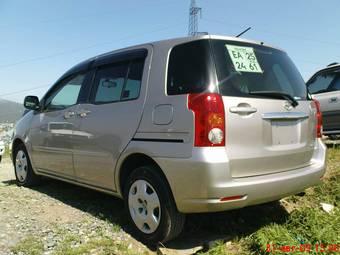 2004 Toyota Raum Pictures