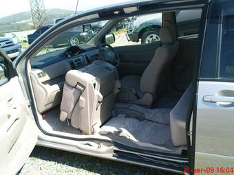 2004 Toyota Raum Pictures