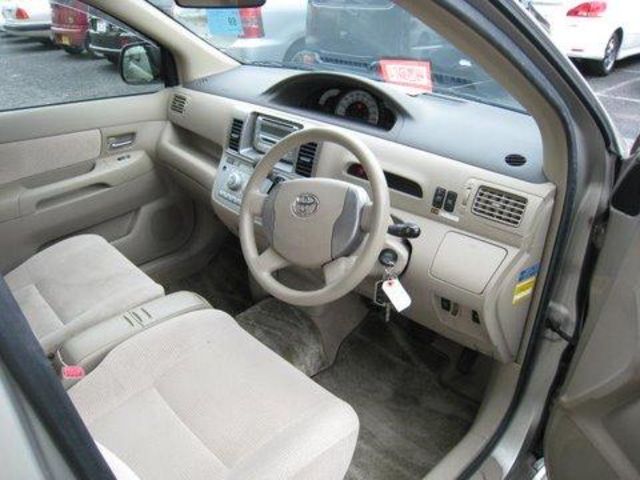 2005 Toyota Raum