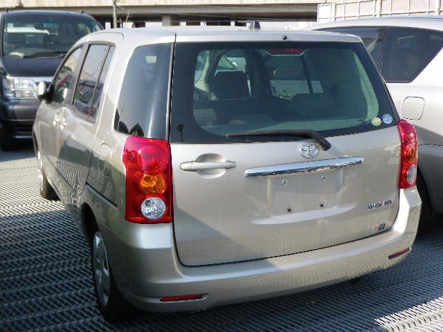 2005 Toyota Raum