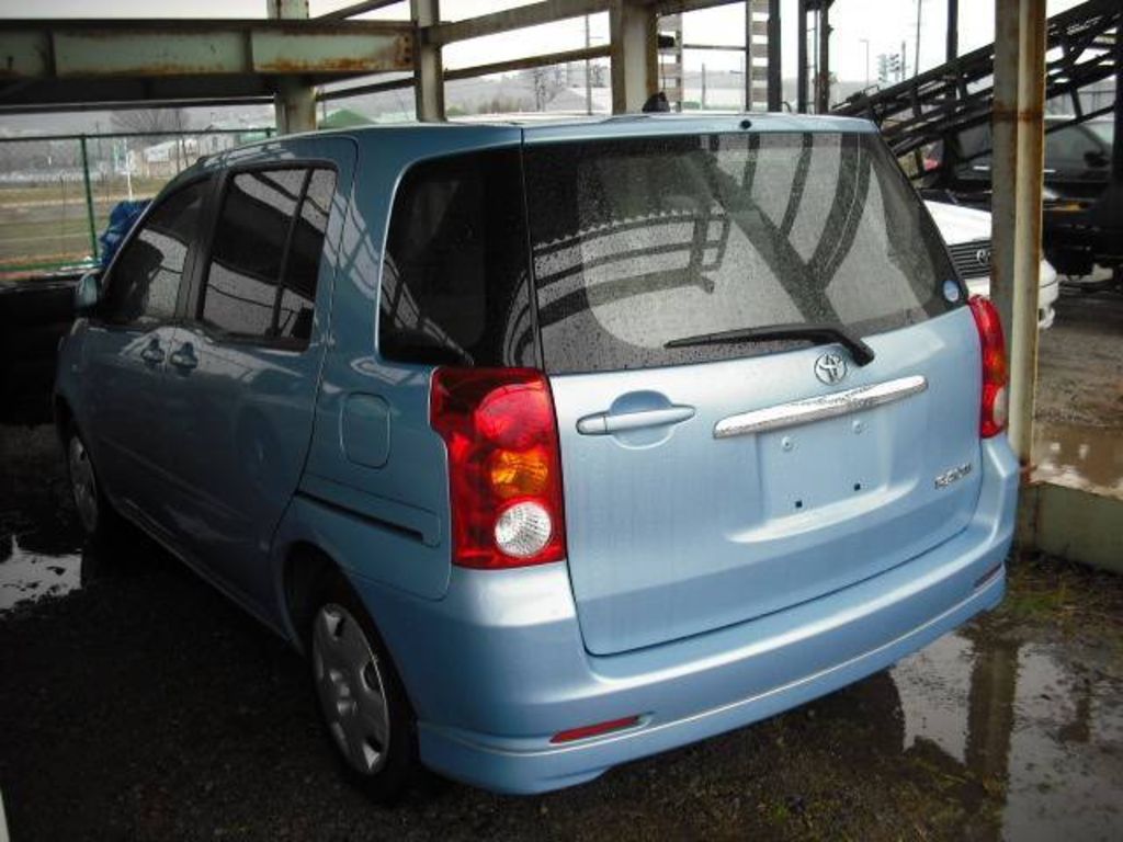 2005 Toyota Raum