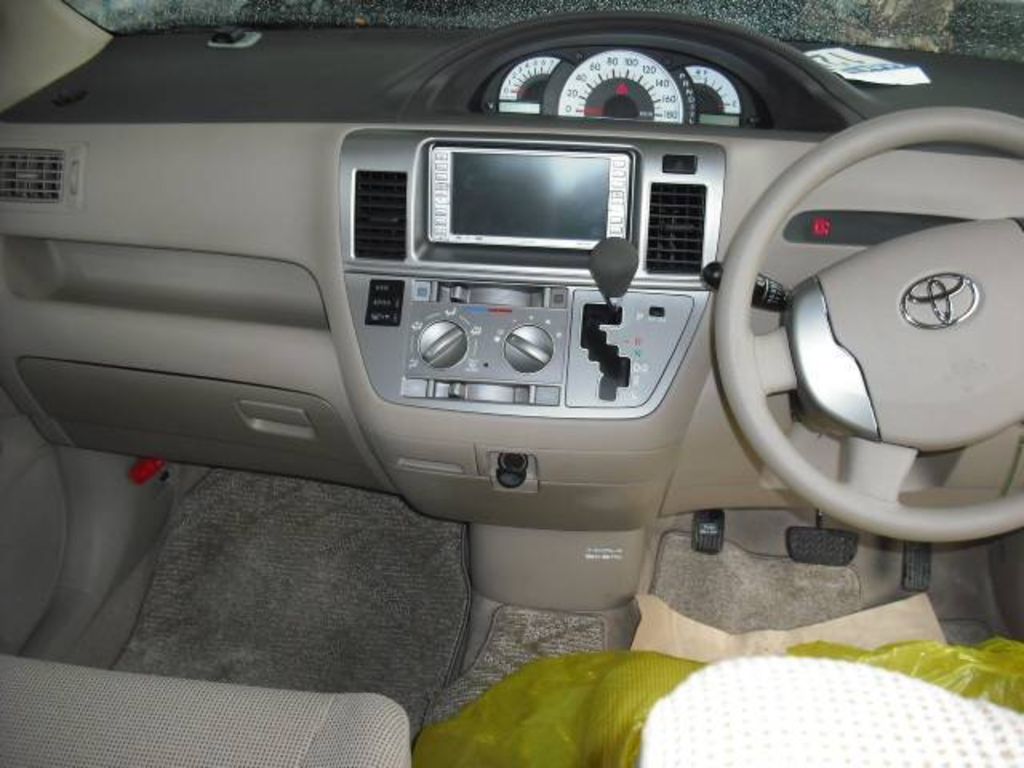 2005 Toyota Raum