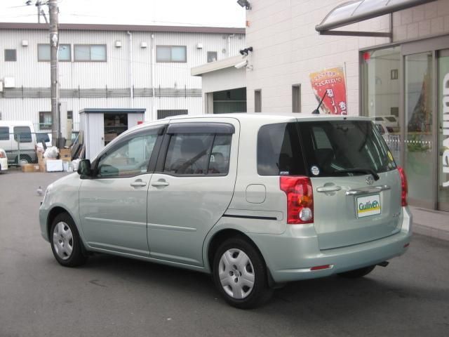 2005 Toyota Raum