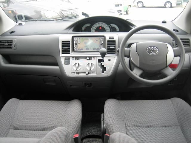 2005 Toyota Raum