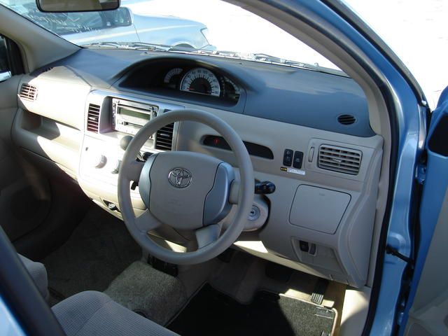 2005 Toyota Raum