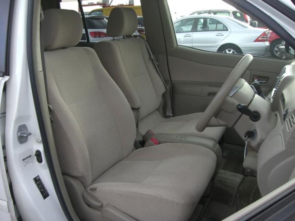 2005 Toyota Raum