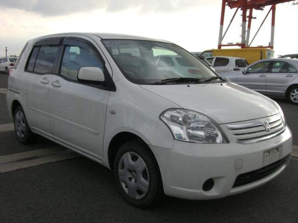 2005 Toyota Raum